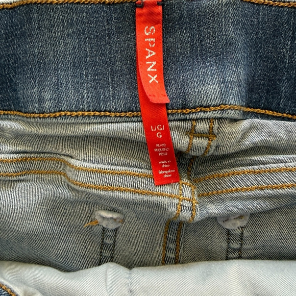 SPANX Petite Flare Leg Jeans Size Large Petite - Picture 4 of 4